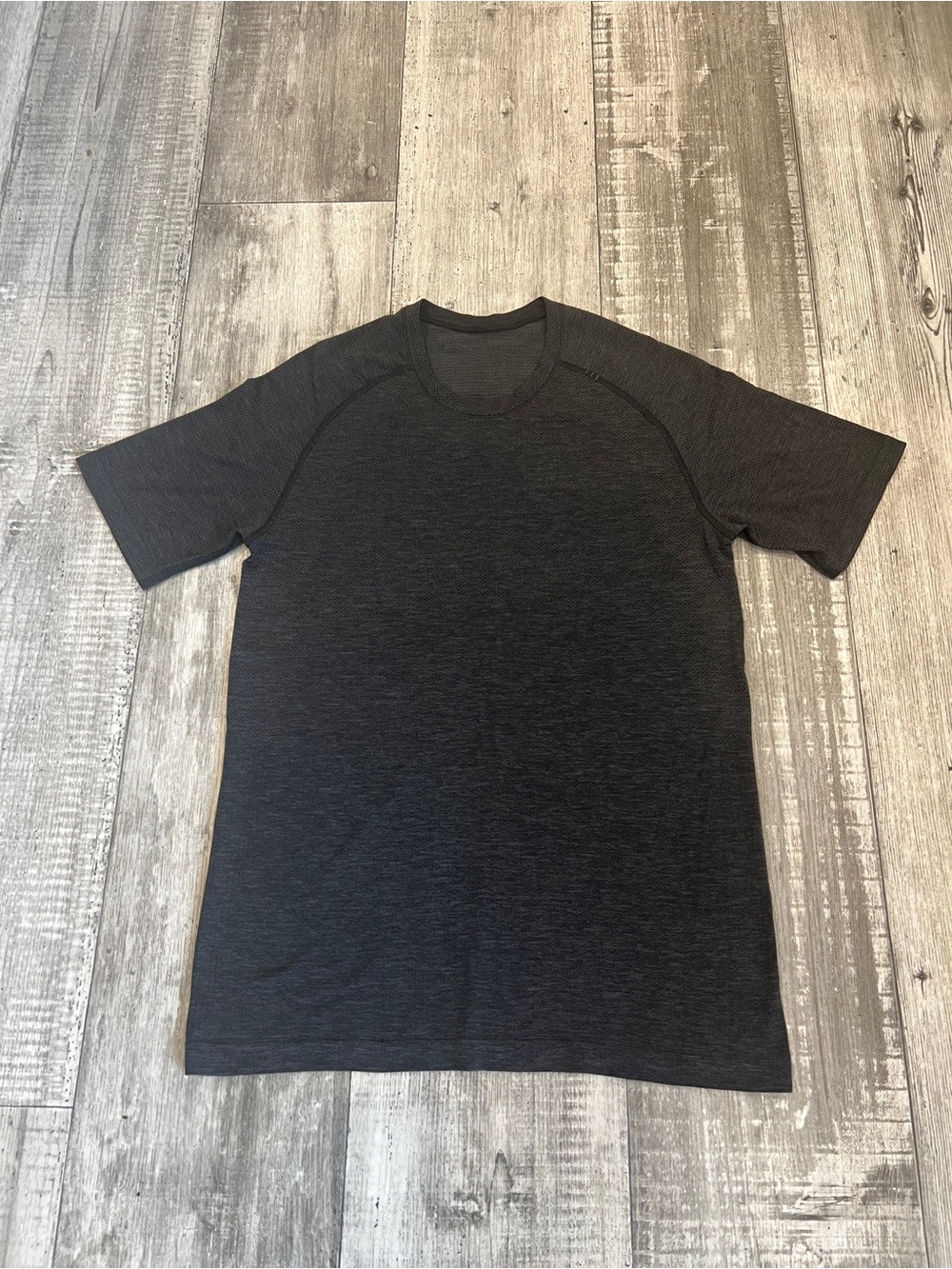 Lululemon Metal Vent Tech
Size XS- Black